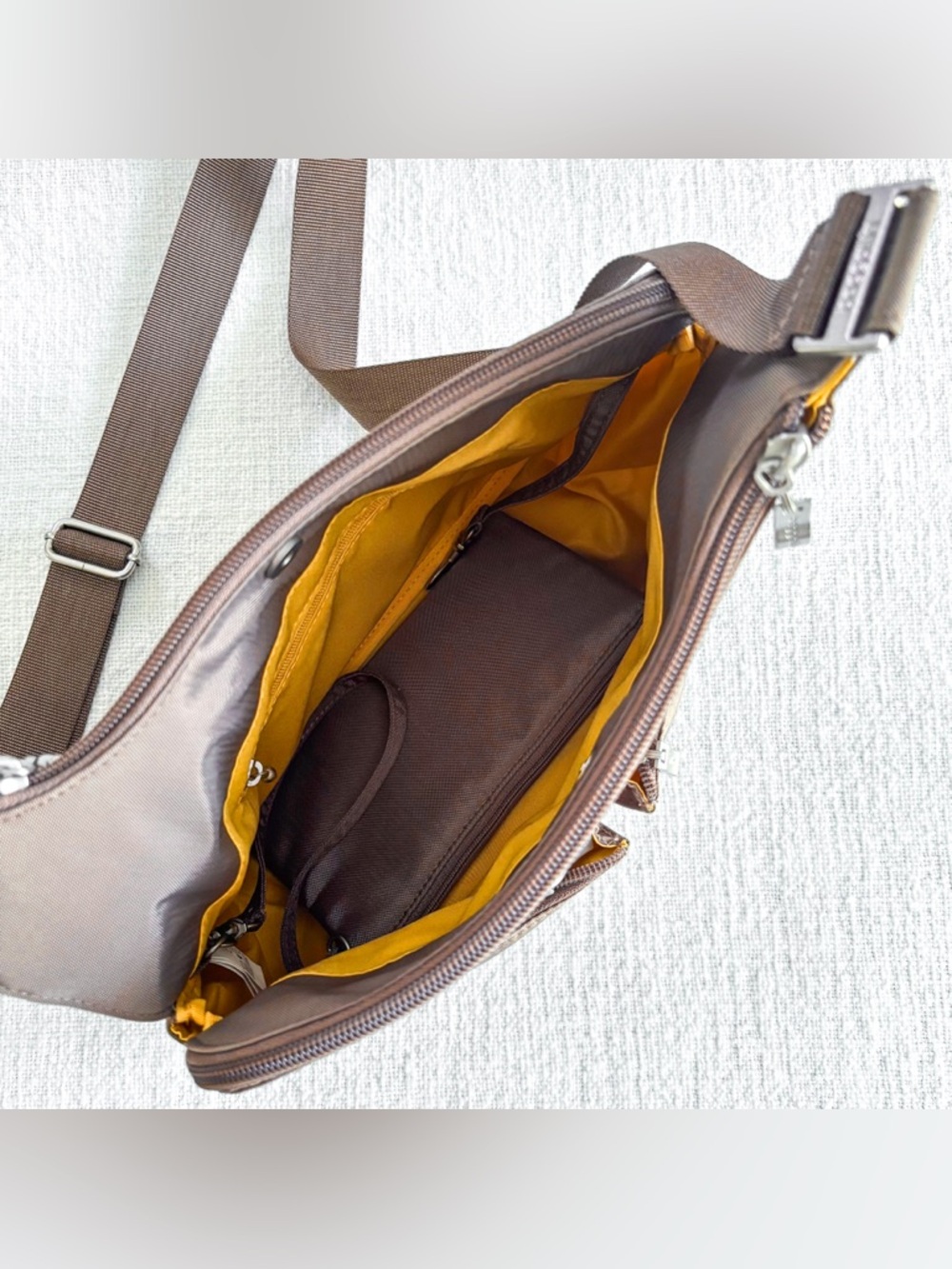 Baggallini cross over crossbody. - Picture 10 of 16